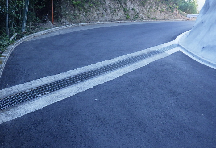 林道災害復旧道路舗装工事